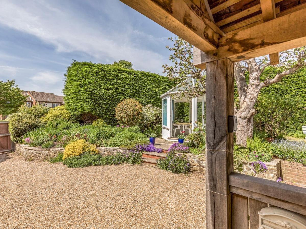 Pass The Keys Charming Apartment Attached To Thatched Cottage Chichester Exterior photo