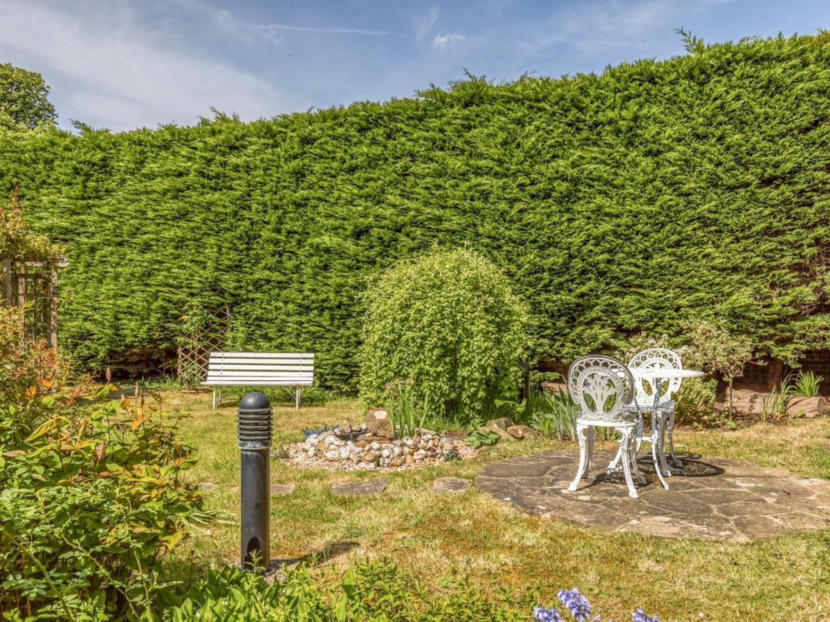 Pass The Keys Charming Apartment Attached To Thatched Cottage Chichester Exterior photo